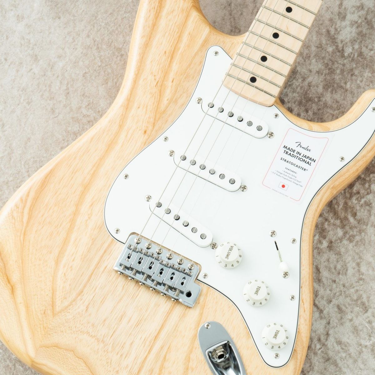 Made in Japan Traditional II 70s Stratocaster Mod. -Natural