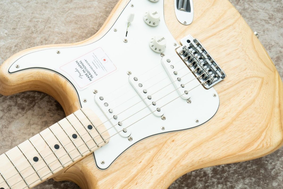 【良木目】MIJ Traditional 70s Stratocaster Fender / Made in Japan Traditional 70s Stratocaster Maple