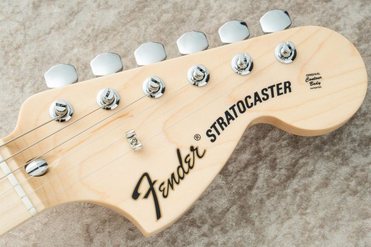 Made in Japan Traditional II 70s Stratocaster Mod. -Natural