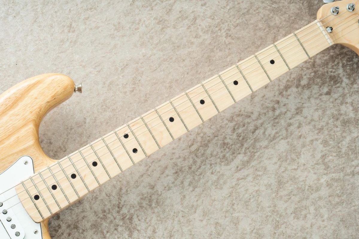 Made in Japan Traditional II 70s Stratocaster Mod. -Natural