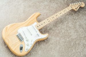 Made in Japan Traditional II 70s Stratocaster Mod. -Natural