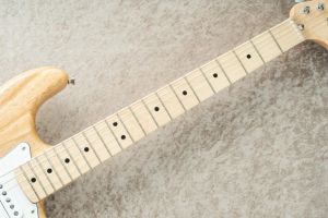 Made in Japan Traditional II 70s Stratocaster Mod. -Natural