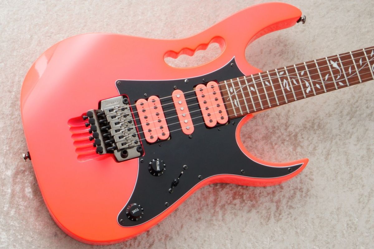 m*r様 Ibanez JEM Jr.(SP)Steve Vaiモデル中古美品オ 旧価格】 Ibanez JEMJRSP Pink STEVE VAI シグネチャーモデル