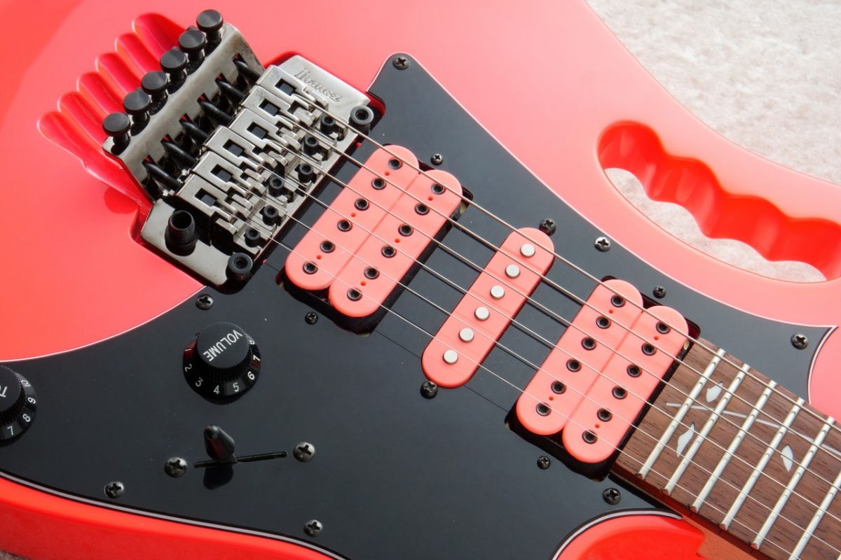 旧価格】 Ibanez JEM77P S/N：I240909579 STEVE VAI