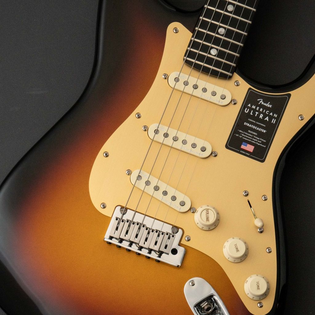 American Ultra II Stratocaster Ebony Fingerboard -Ultraburst