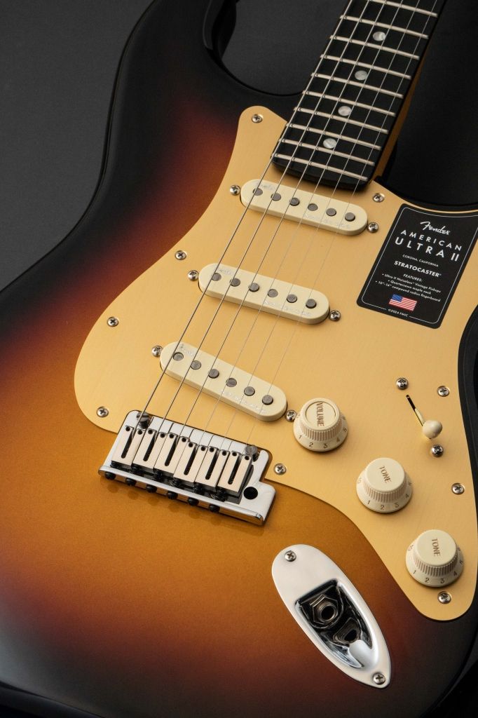 American Ultra II Stratocaster Ebony Fingerboard -Ultraburst