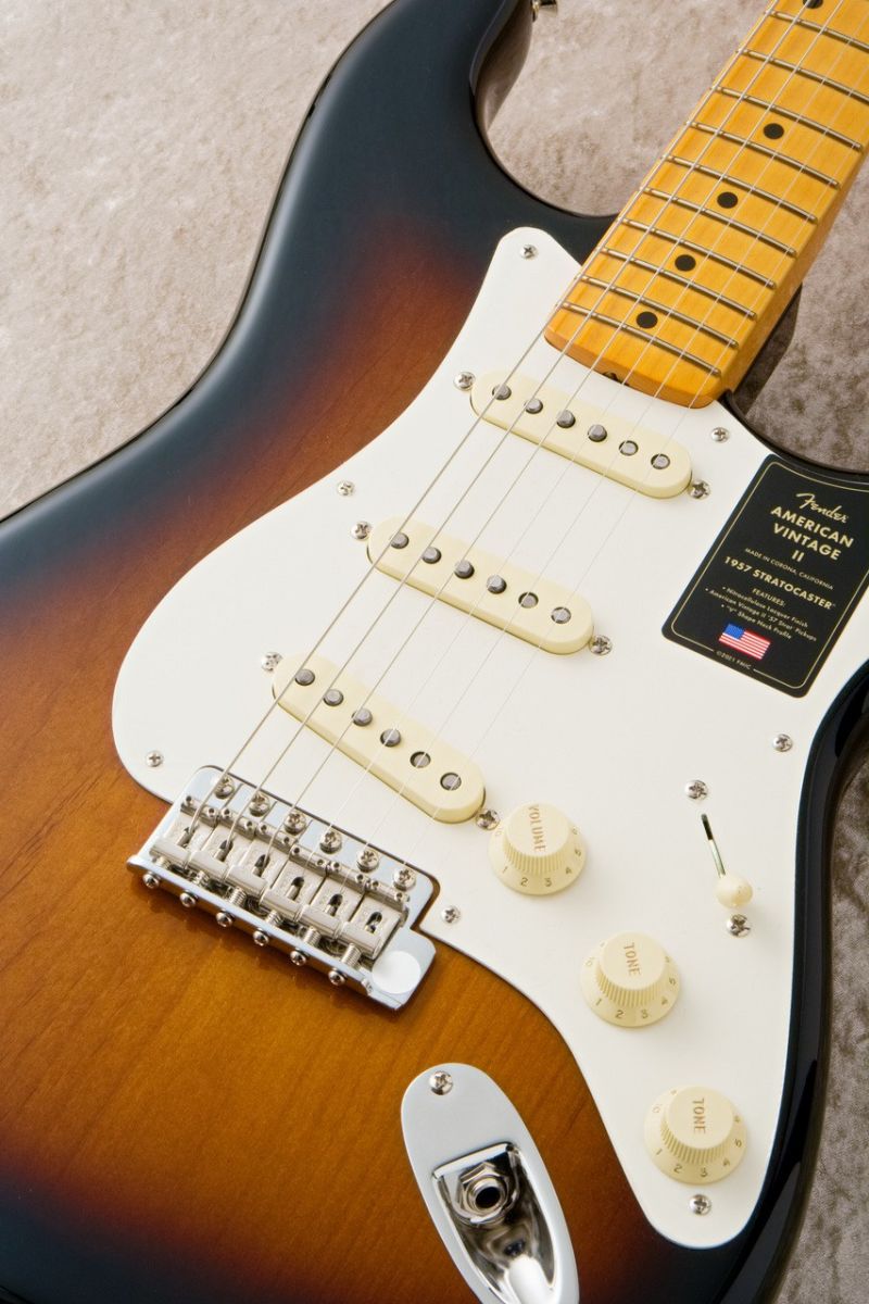 American Vintage II 1957 Stratocaster -2-Color Sunburst