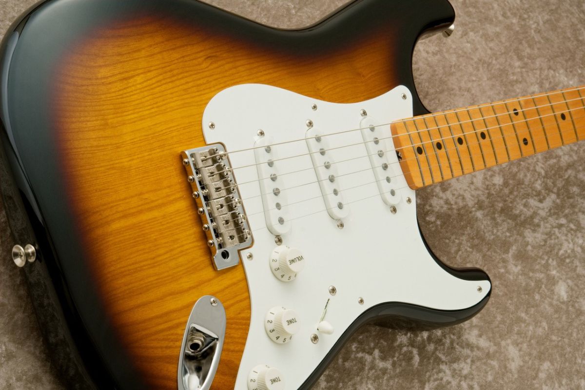 FSR Made in Japan Traditional II 50s Stratocaster -2 Tone