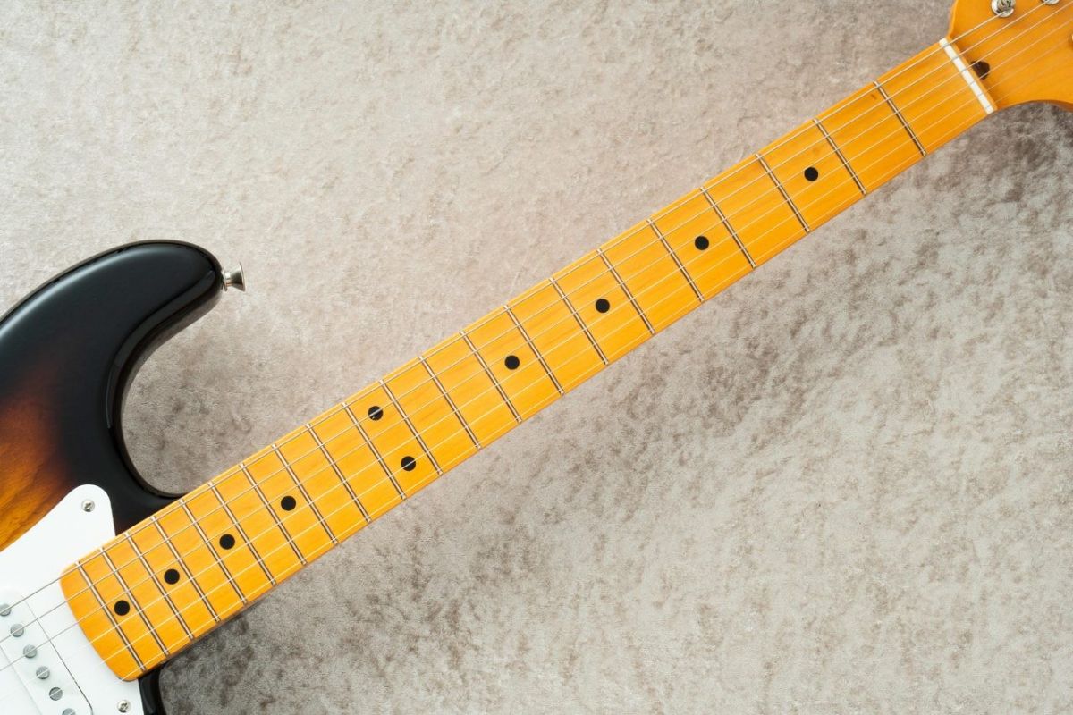 FSR Made in Japan Traditional II 50s Stratocaster -2 Tone Sunburst