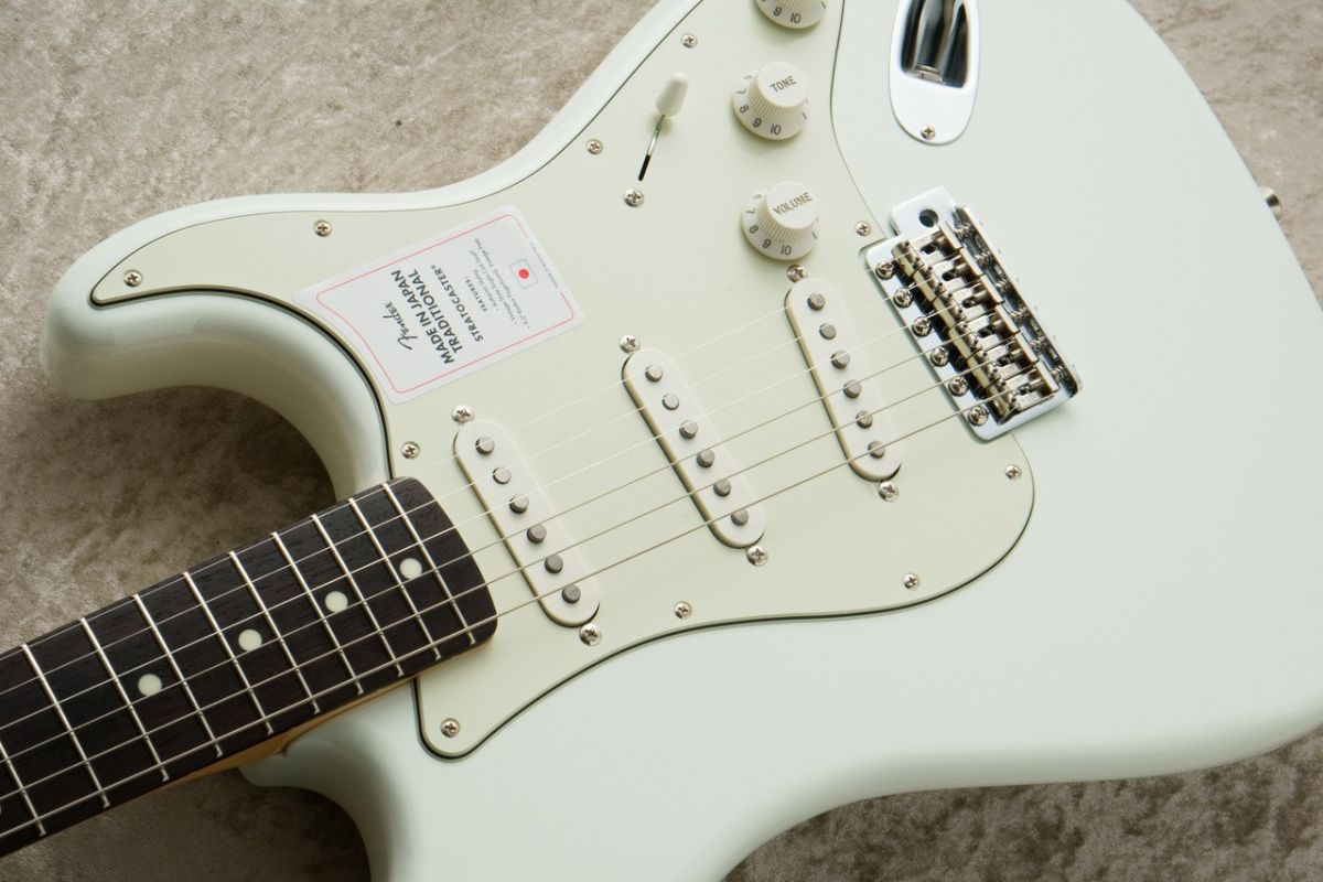 Made in Japan Traditional II 60s Stratocaster -Qlympic White