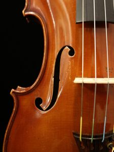 ◆An old violin Chenantais & Le Lyonnais ◇An old violin Chenantais & Le Lyonnais ◇An old violin