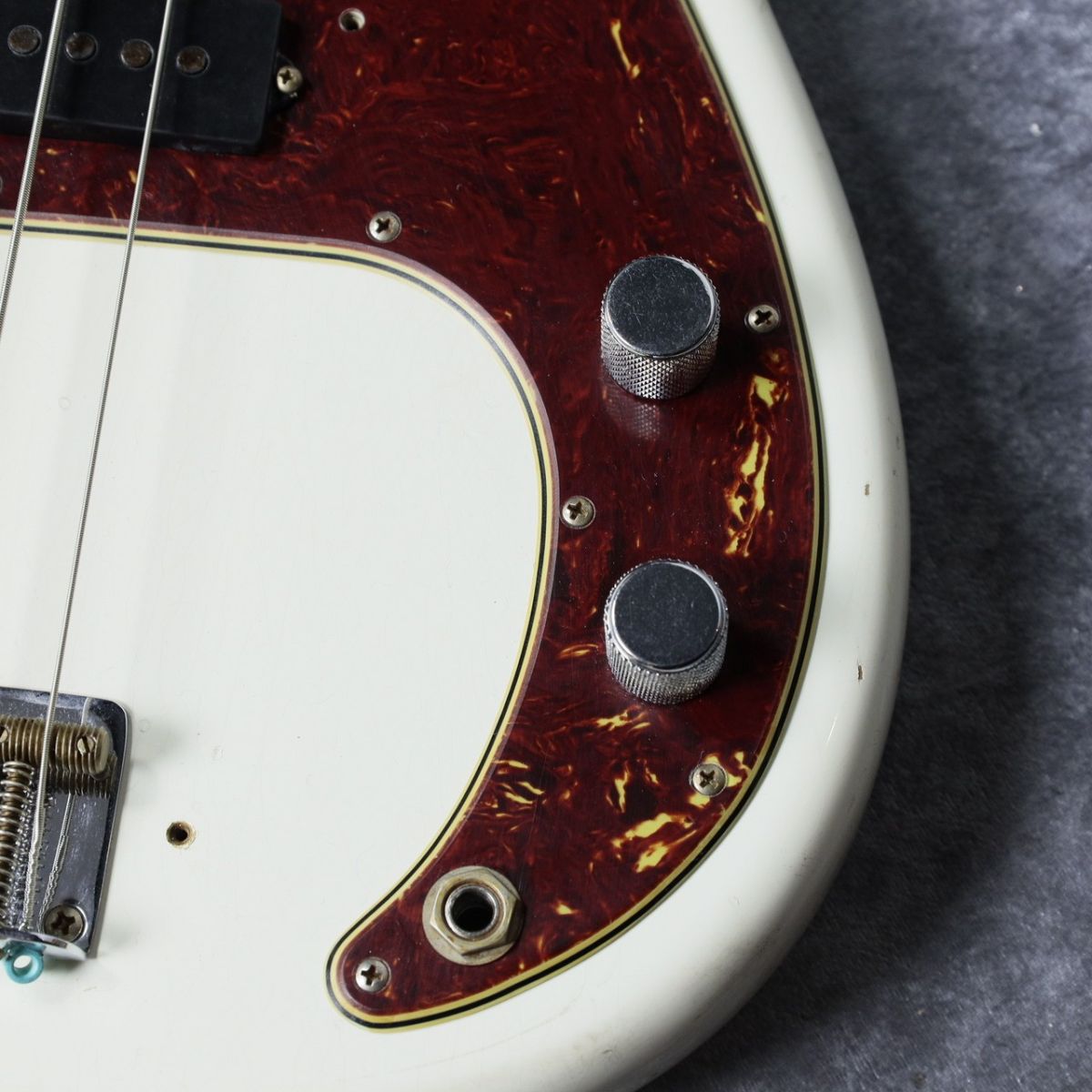 1966 Precision Bass Journeyman Relic - Aged Olympic White