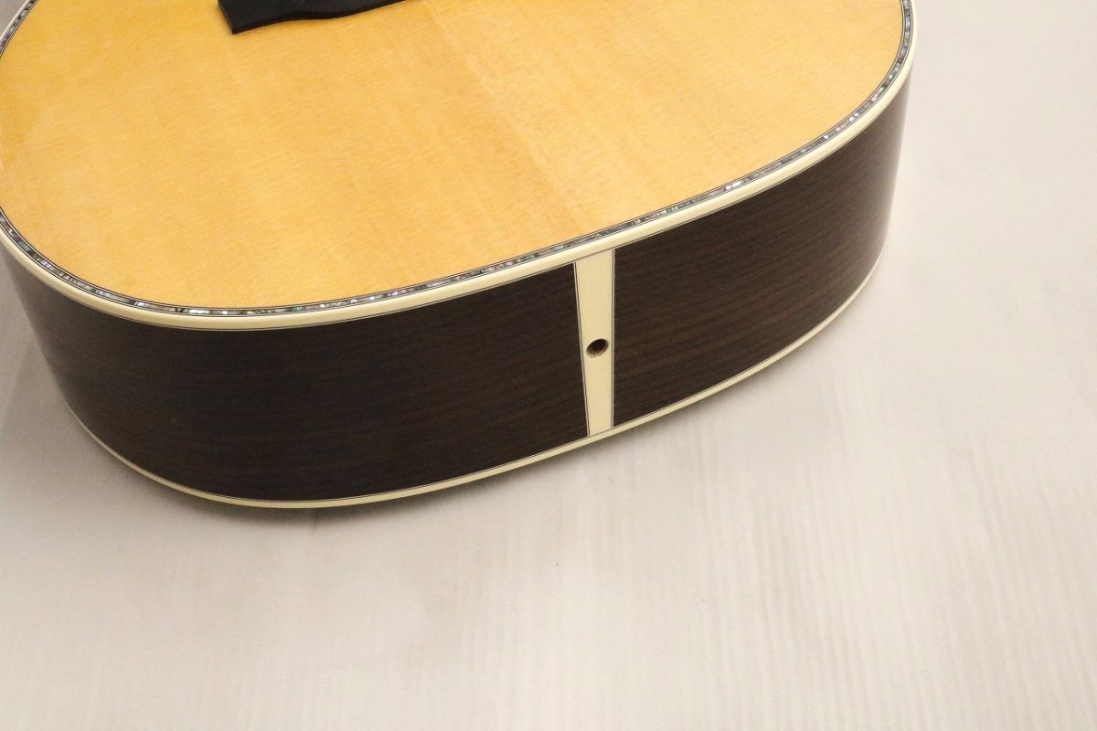 OM-42 Standard #2917312 | 【クロサワ楽器店オンラインショップ】いい
