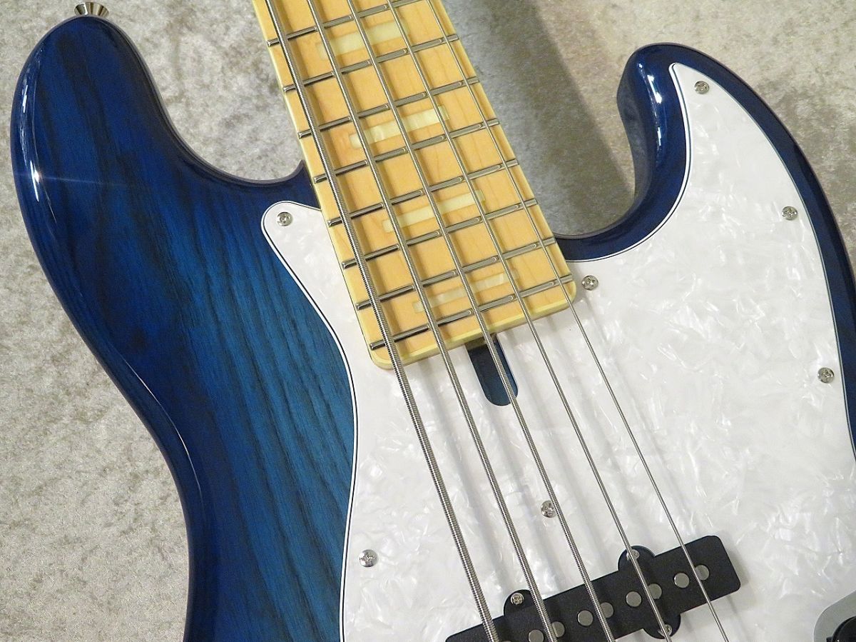 BLEU RUBANページ ハワイのブルージェイドバインのように鮮やかで魅惑的、そして夏
