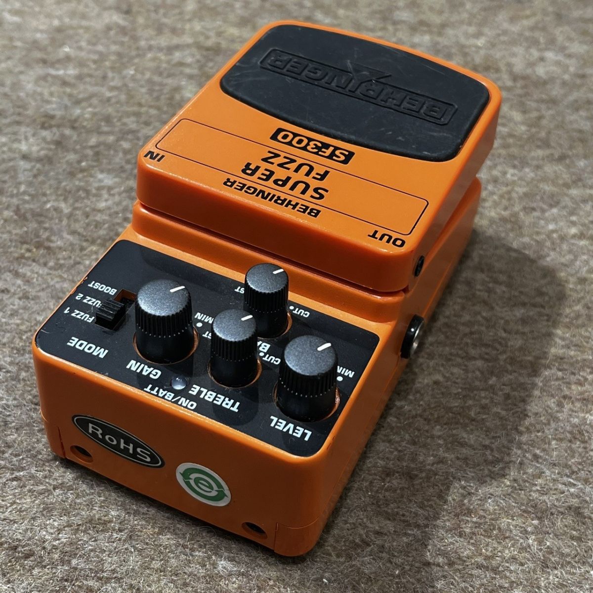 ギター Behringer SUPER FUZZ SF300 Гитарная педаль Behringer SF300 Super Fuzz купить в интернет