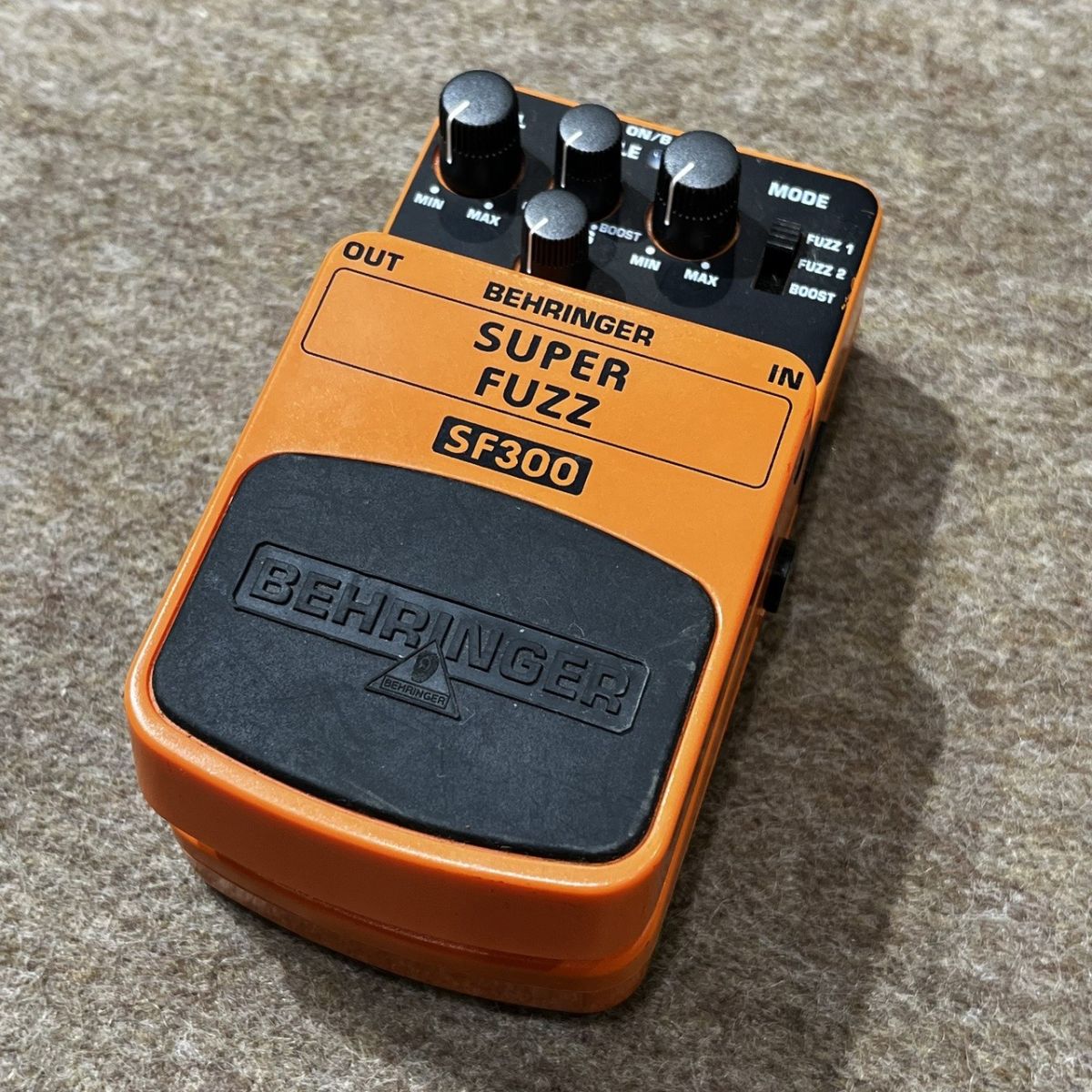 ギター behringer SUPER FUZZ SF300 Behringer SF300 Super Fuzz Pedal at Gear4music