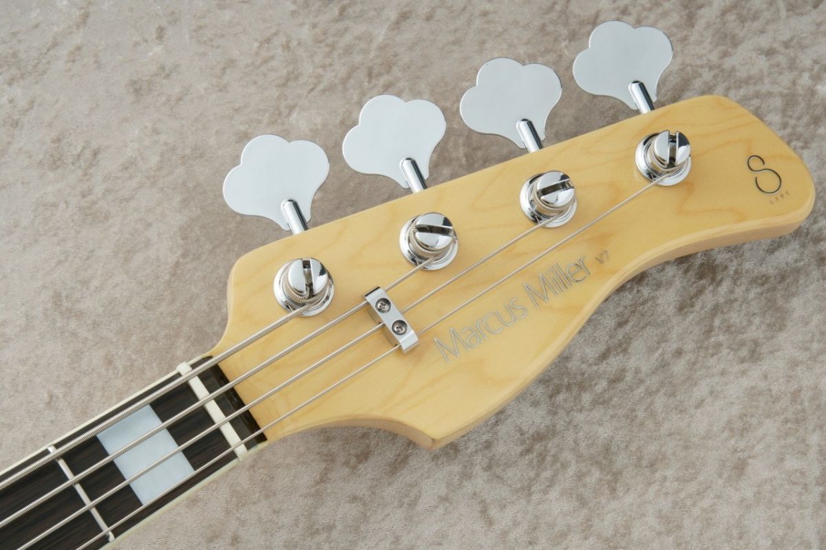 V7 Alder 4st 2nd Generation -Bright Metallic Red / BMR