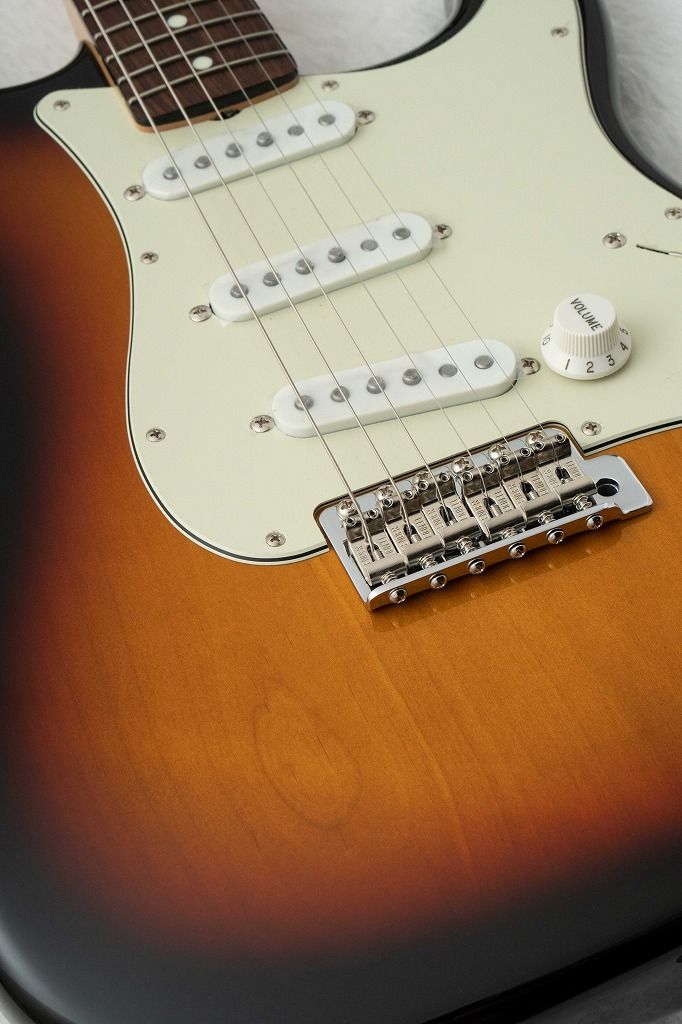 FSR Made in Japan Traditional 60s Stratocaster 3-Tone Sunburst