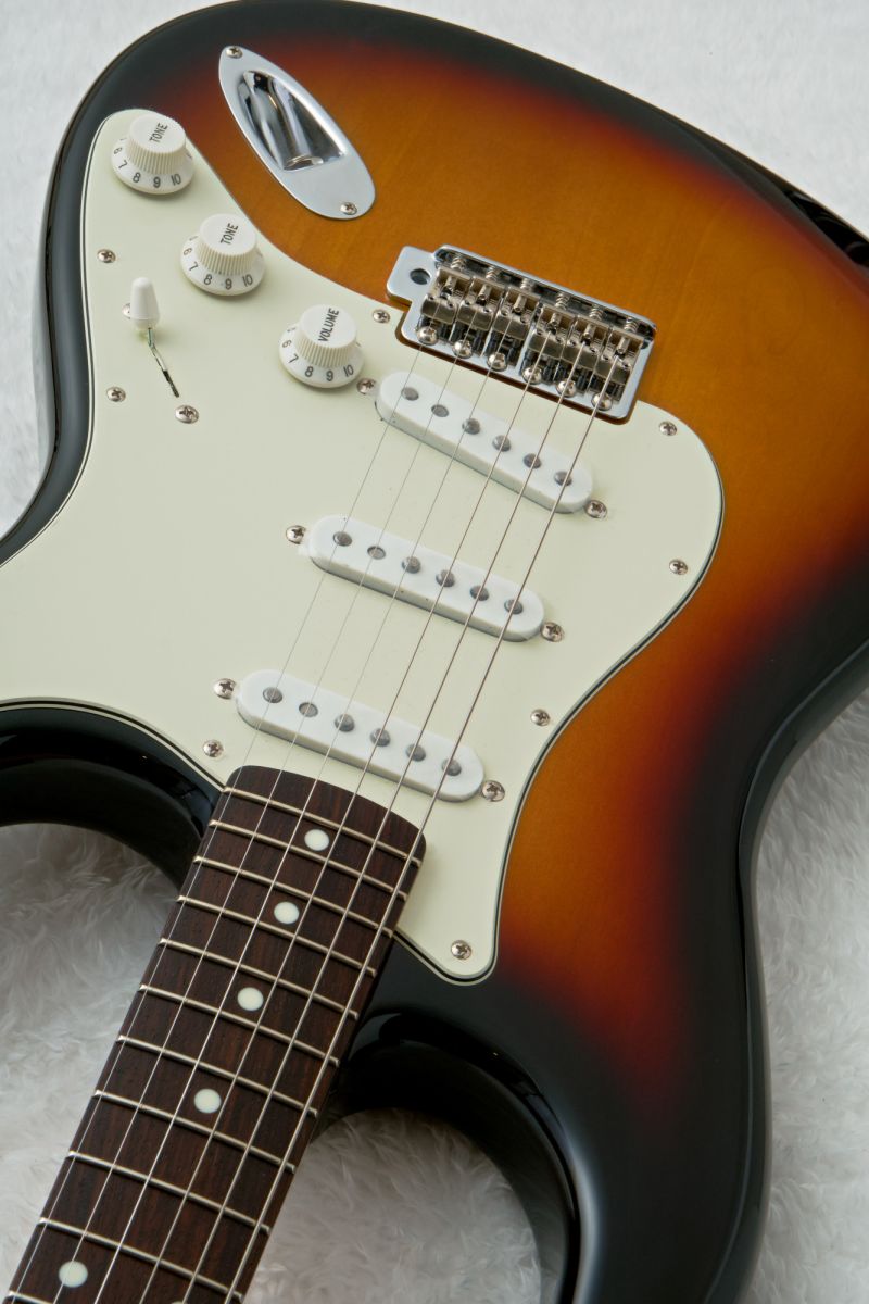 FSR Made in Japan Traditional 60s Stratocaster 3-Tone Sunburst