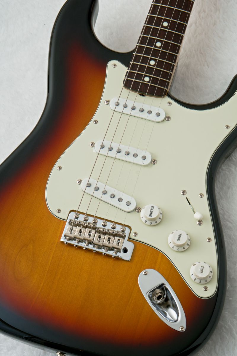 FSR Made in Japan Traditional 60s Stratocaster 3-Tone Sunburst