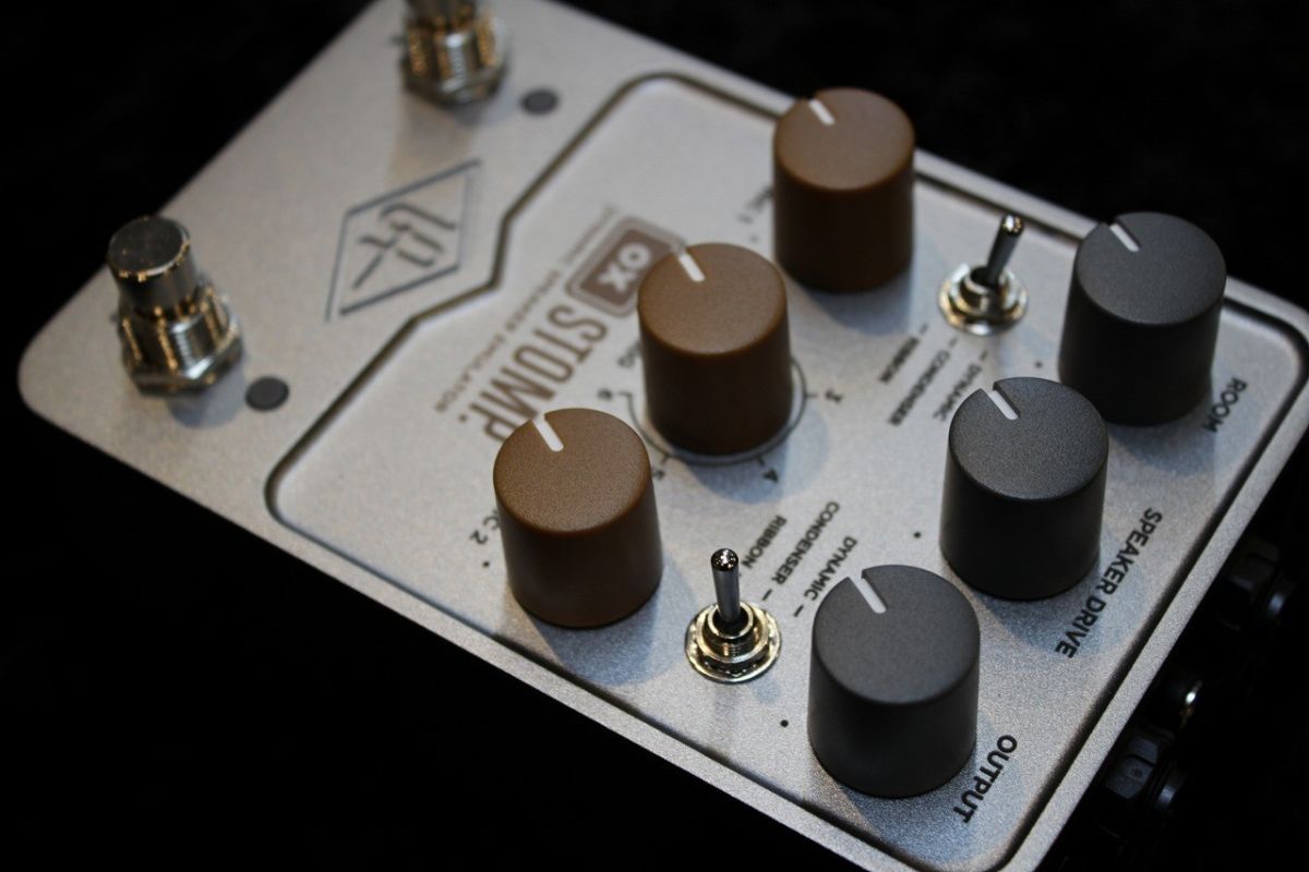 【美品】UAFX OXstomp 楽天市場】Universal Audio UAFX OX Stomp Dynamic Speaker
