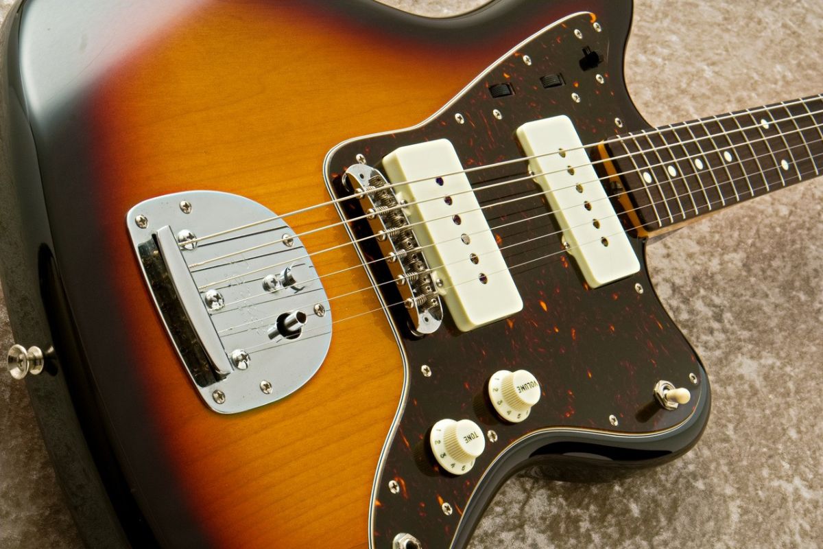 Made in Japan Traditional II 60s Jazzmaster -3 Tone Sunburst