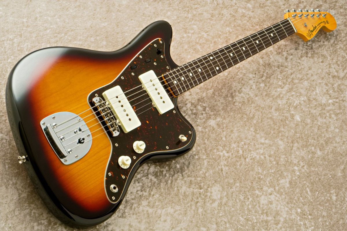 Made in Japan Traditional II 60s Jazzmaster -3 Tone Sunburst