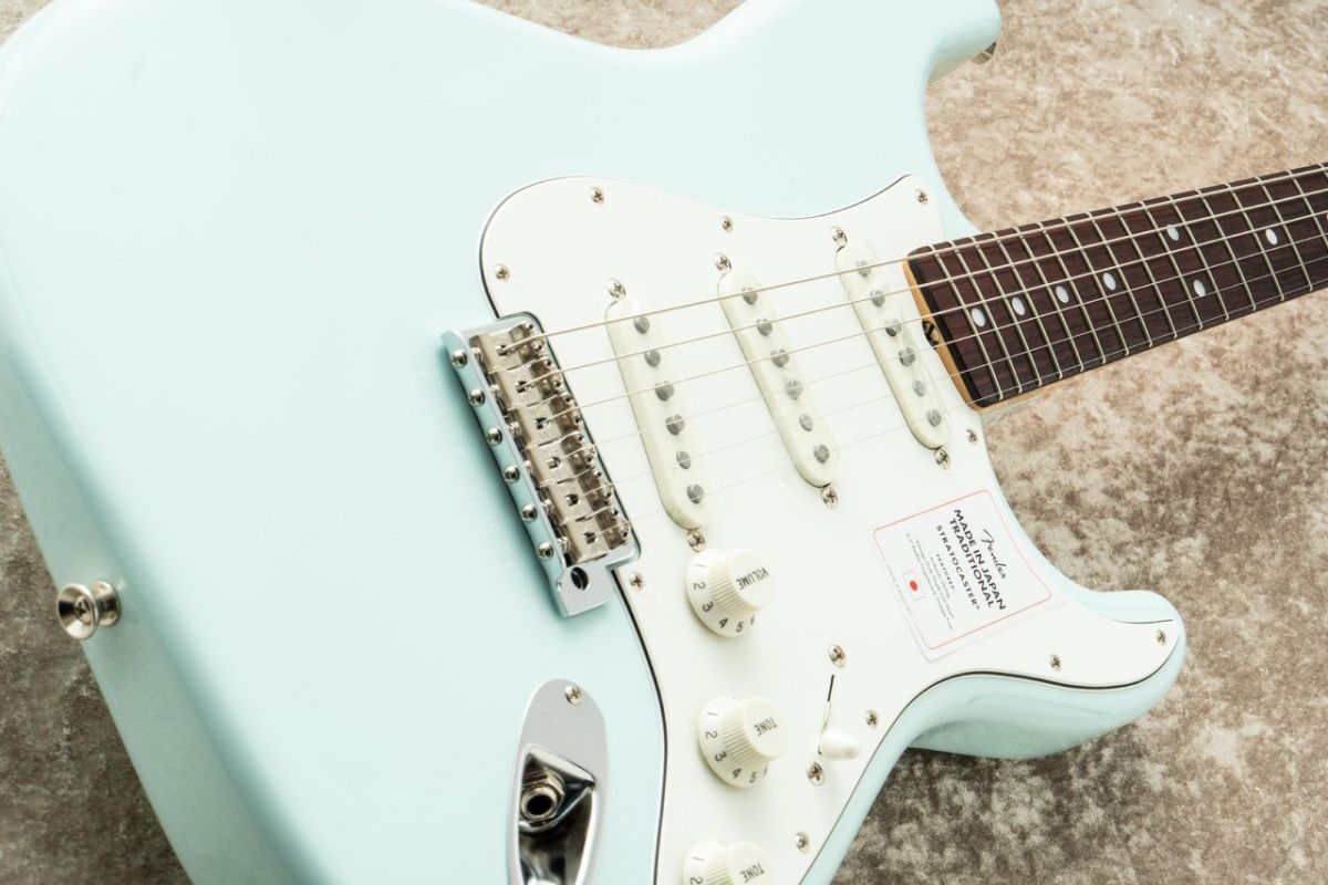 ギター Made in Japan Traditional60sStratocaster s-l400.jpg