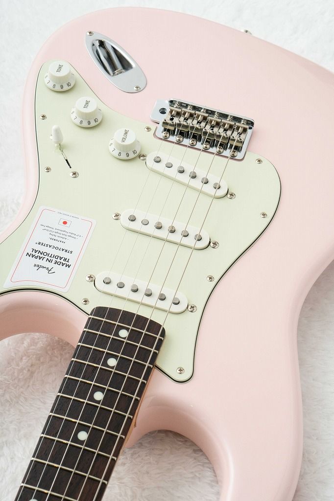 Made in Japan Traditional II 60s Stratocaster Shell Pink