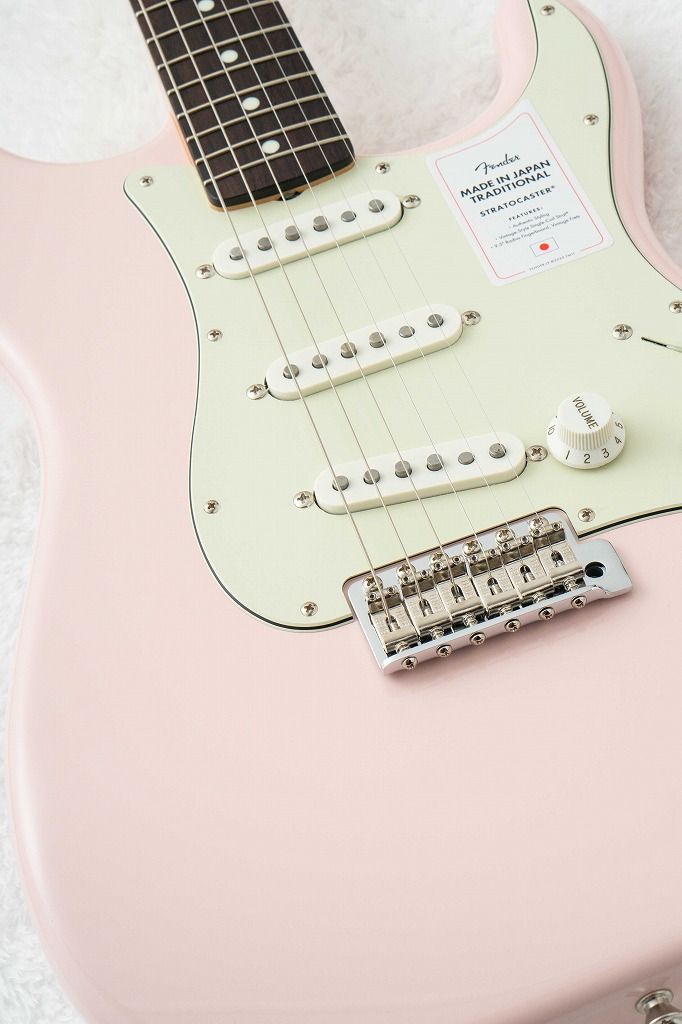 Made in Japan Traditional II 60s Stratocaster Shell Pink