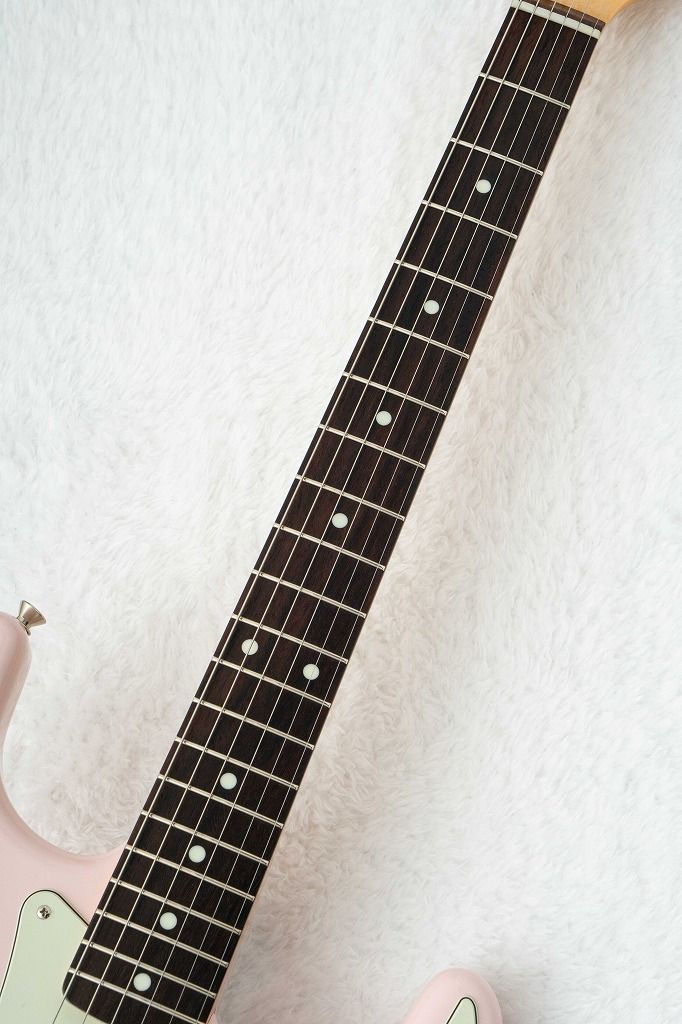 Made in Japan Traditional II 60s Stratocaster Shell Pink