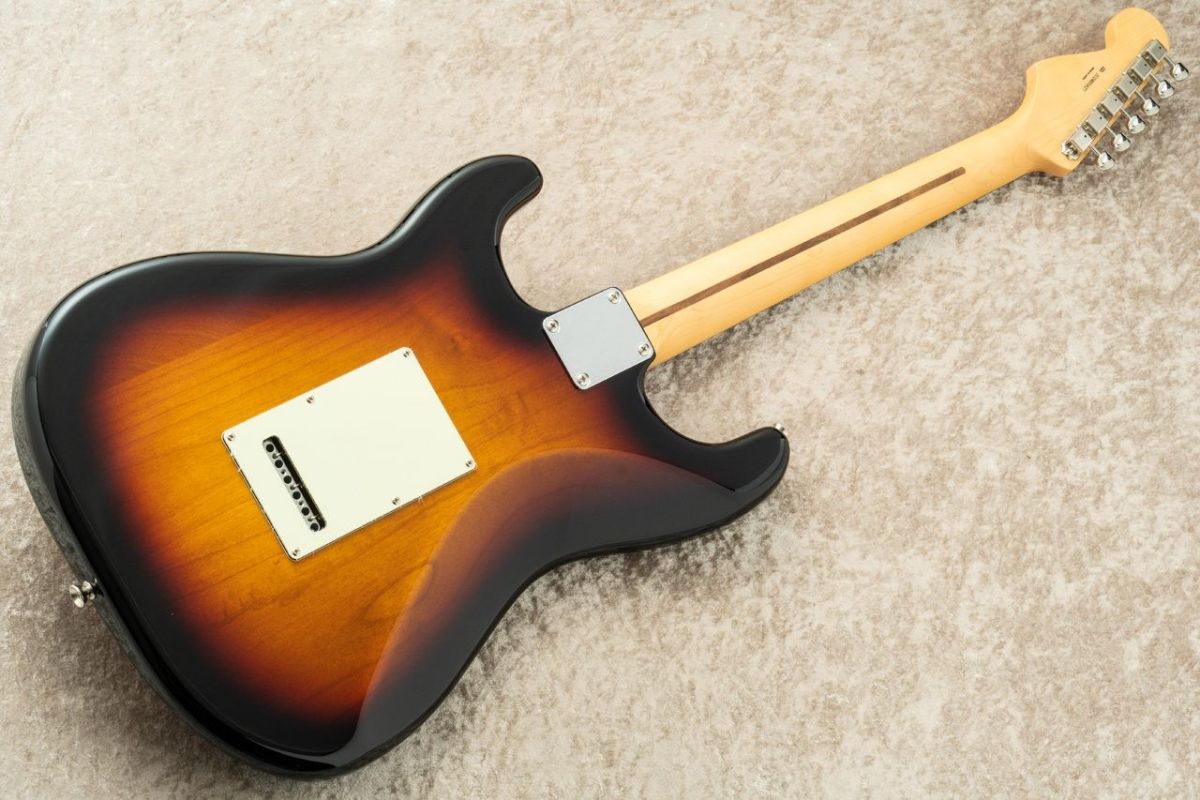 Made in Japan Hybrid II Stratocaster -3-Tone Sunburst