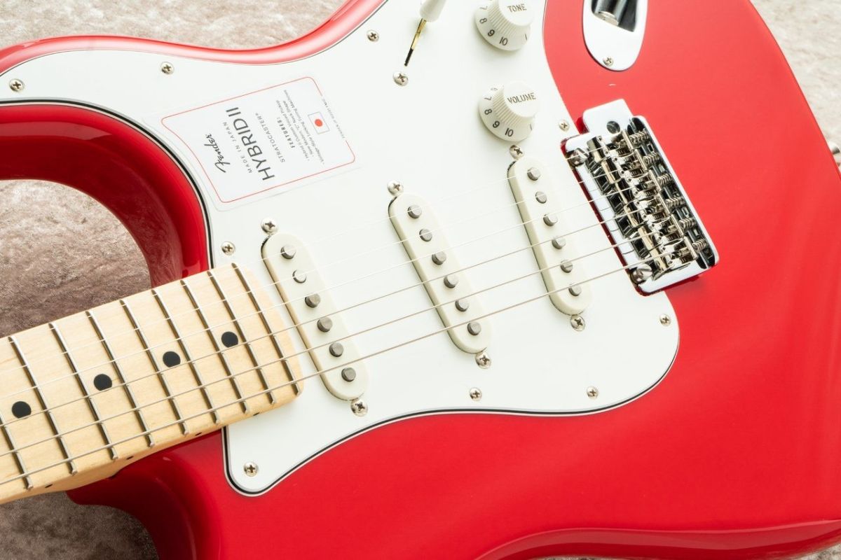 Made in Japan Hybrid II Stratocaster Maple Fingerboard -Modena Red