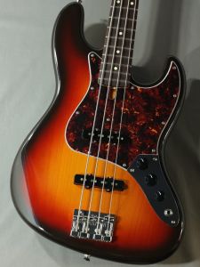 Compact Bass サンバースト 4弦