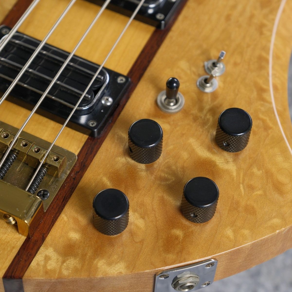 B.C.Rich Heritage Classic Mockingbird Bass（中古）【楽器検索