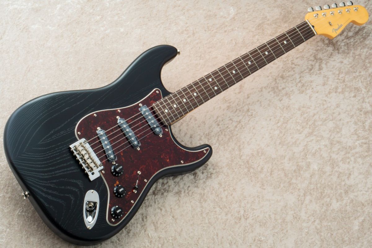Made in Japan Limited Edition Stratocaster Raw Ash -Black