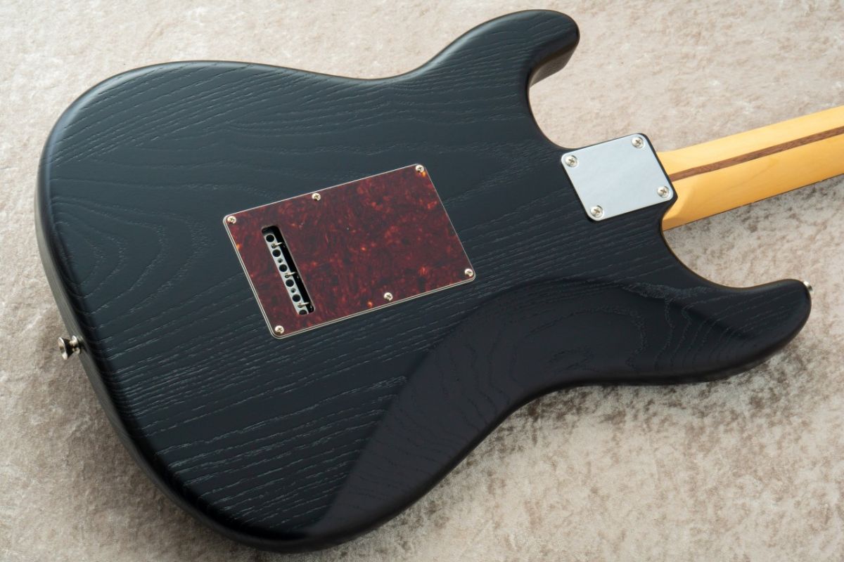 Made in Japan Limited Edition Stratocaster Raw Ash -Black