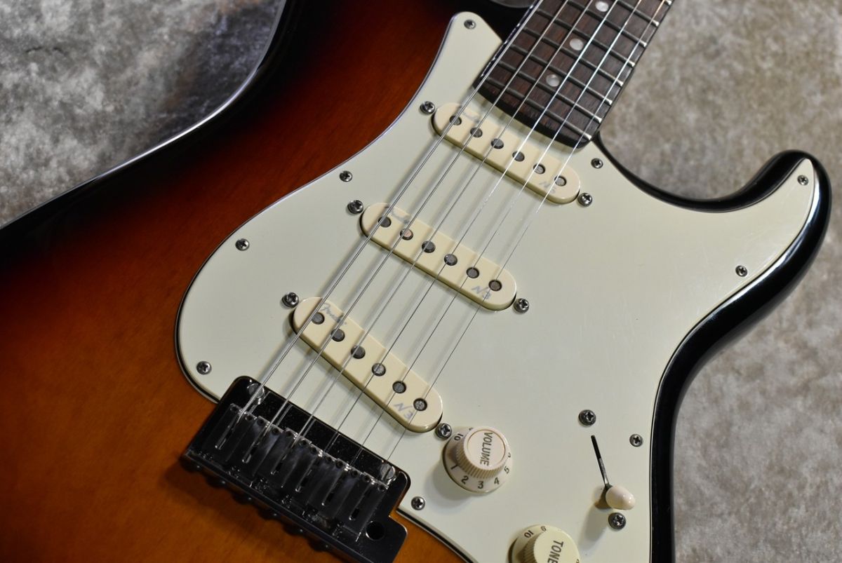 American Deluxe Stratocaster 3-Color Sunburst | 【クロサワ