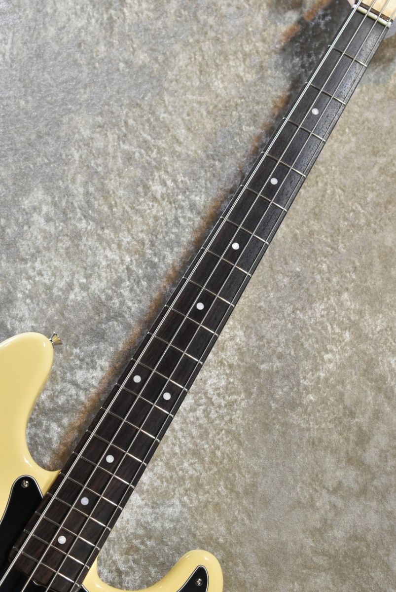 Made in Japan Traditional 70s Precision Bass -Vintage White