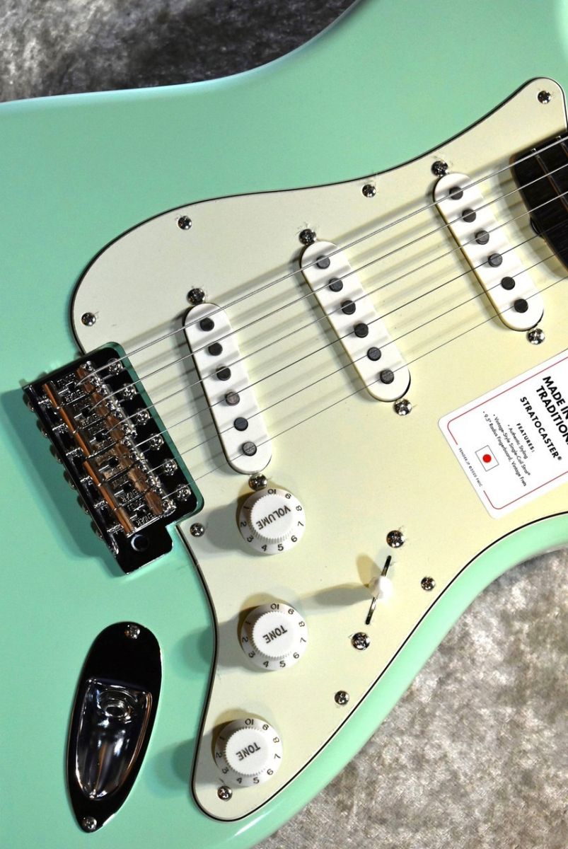 MADE IN JAPAN TRADITIONAL 60S STRATOCASTER -Surf Green