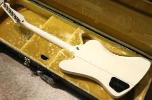ロ*ロ様 ファイヤーバードタイプ ホワイトエレキギター ロ*ロ様 ファイヤーバードタイプ ホワイトエレキギター