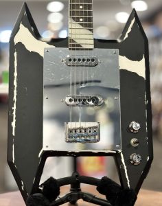 ヘルシェイク矢野　ギター　アポロン ヘルシェイク矢野のギターが商品化、実際に演奏できる
