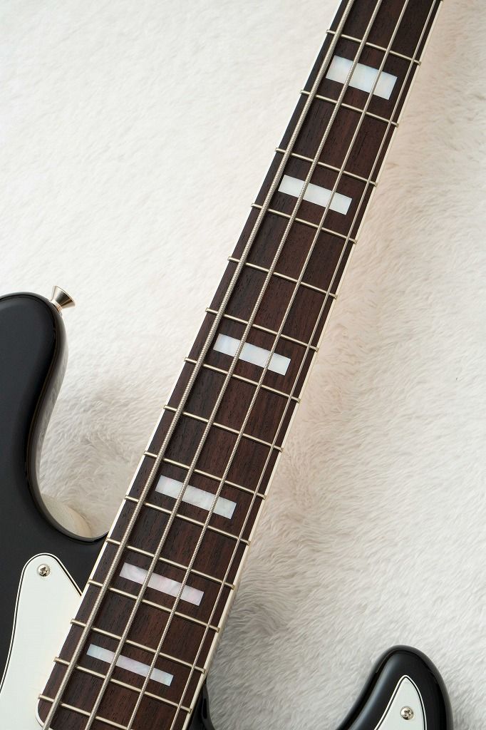 Made in Japan Traditional II Late 60s Jazz Bass Matching Head
