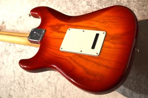 2HUM コンポーネントギター Player II Stratocaster Maple Fingerboard ～Aged Cherry Burst