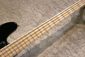 メーカー不明エレキベースボディ 約47cm x 30cm grun-sound_c601s240927