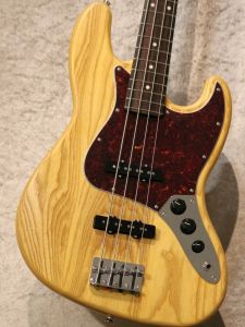 エレキベース】-PEAVEY-幅広いプレイスタイルに対応した4弦