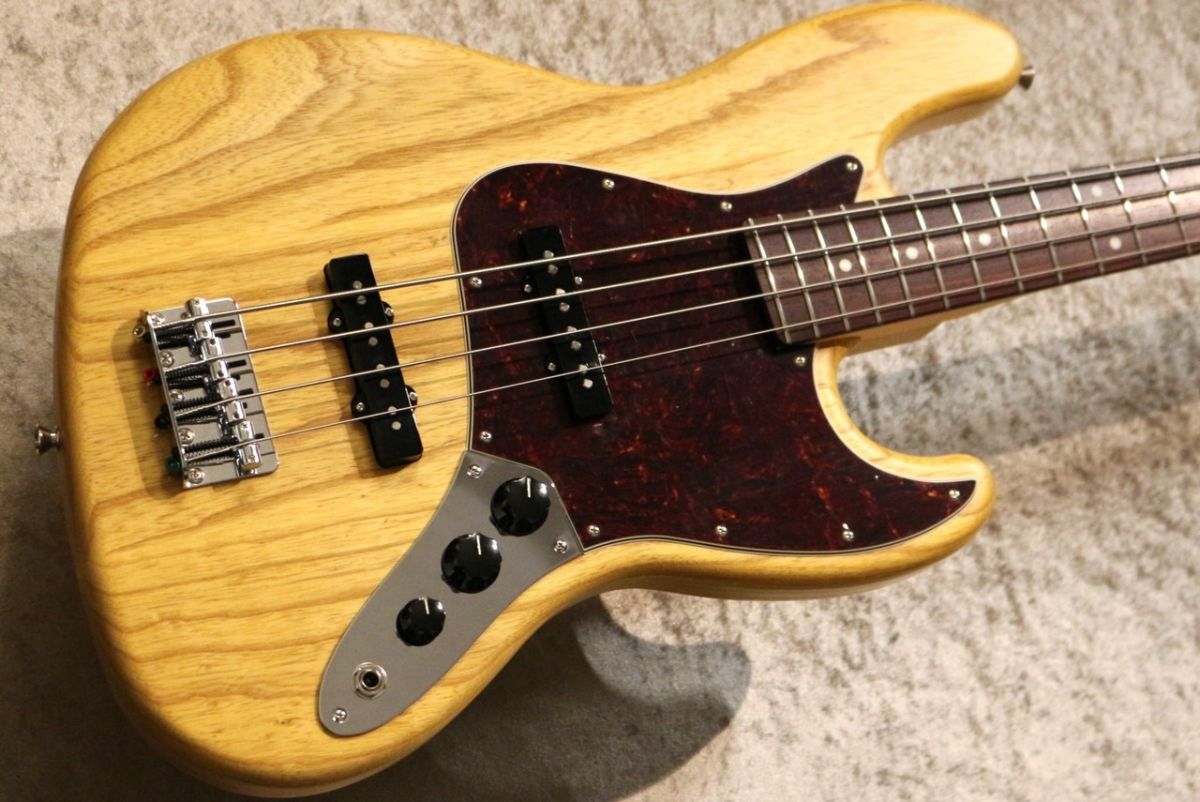 Made in Japan Limited Jazz Bass Raw Ash -Vintage Natural