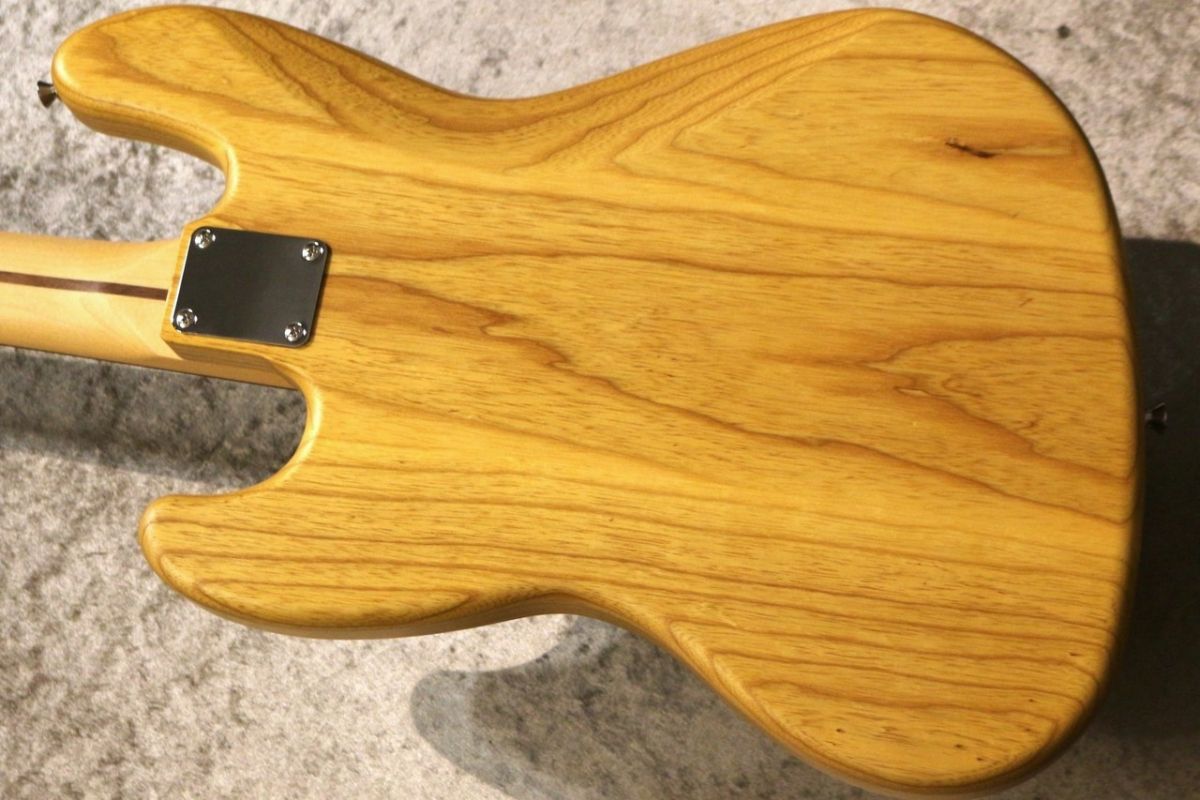 Made in Japan Limited Jazz Bass Raw Ash -Vintage Natural
