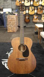 Martin OOO-15M オールマホガニー単板、純正ケース付き。 Martin 000-15M Mahogany マイク搭載！ 【 アンプに繋げる