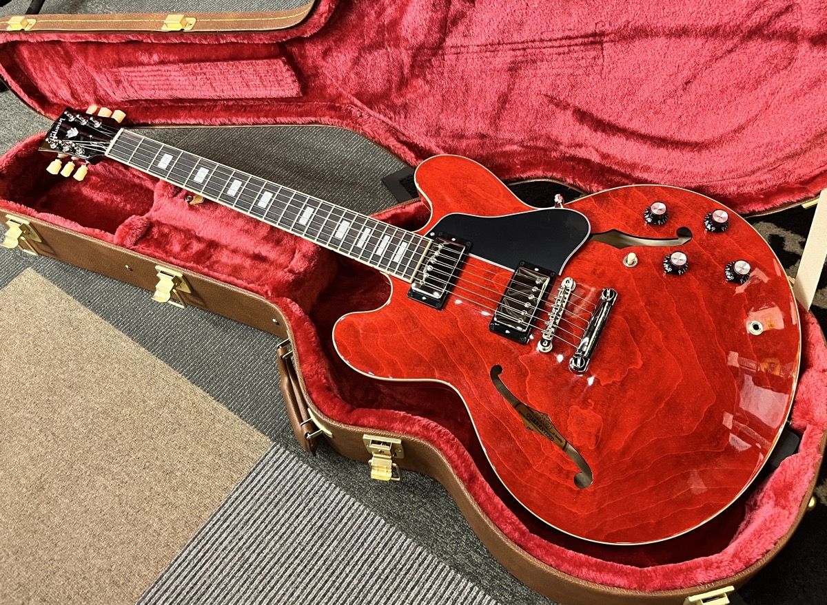Gibson ES-335 赤色 ハードケース付き ギブソンES335ハードケース付き（Gibson ES-335 レッド ハード